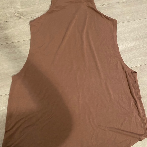 Babaton sleeveless turtleneck top - Picture 3 of 3